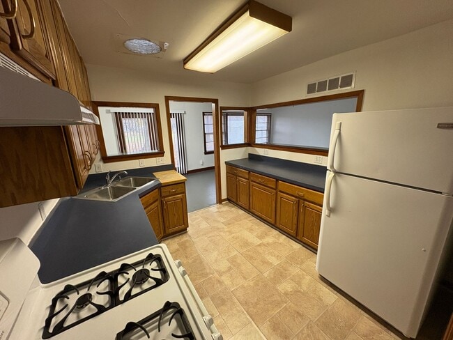 Building Photo - Lovely & Spacious 4-Bed, 2-Bath Single-Family Home Near Everything You Need