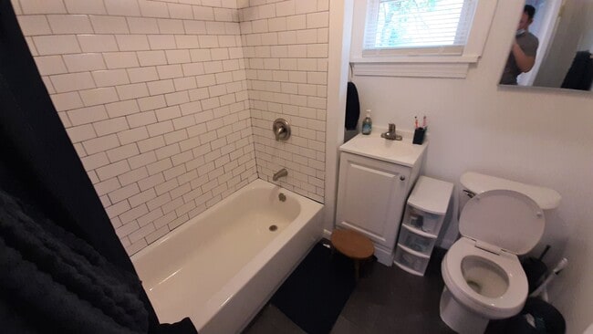 Building Photo - 412 Hudson