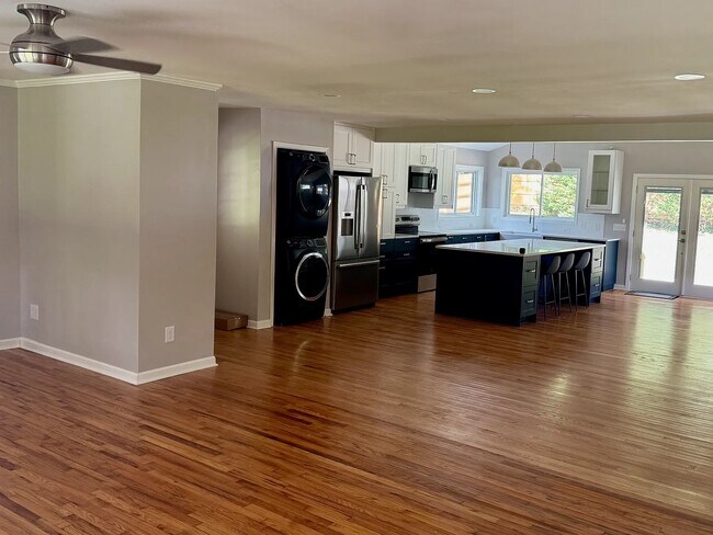 Building Photo - 3507 Manford Dr