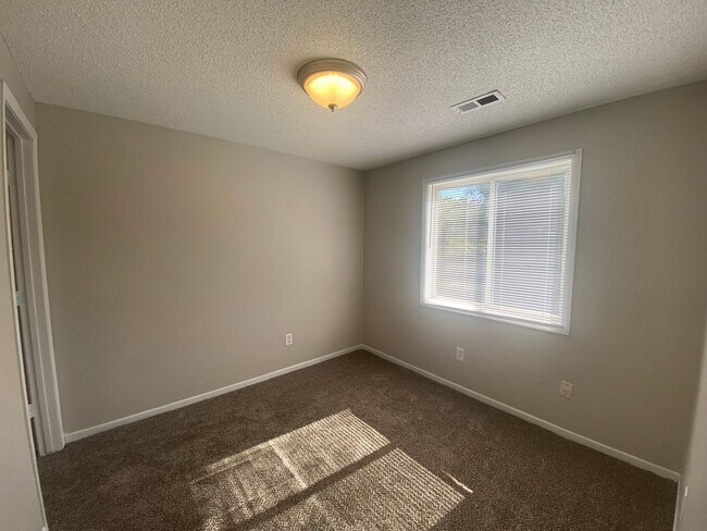 Building Photo - 3101 SE 17th St