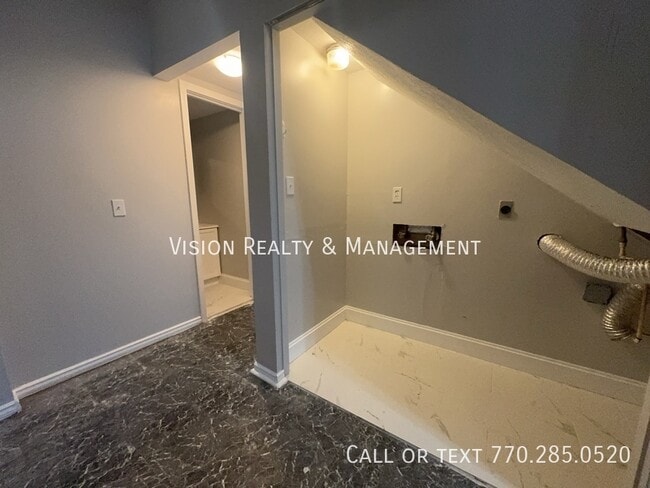 Building Photo - 121 Howell Rd