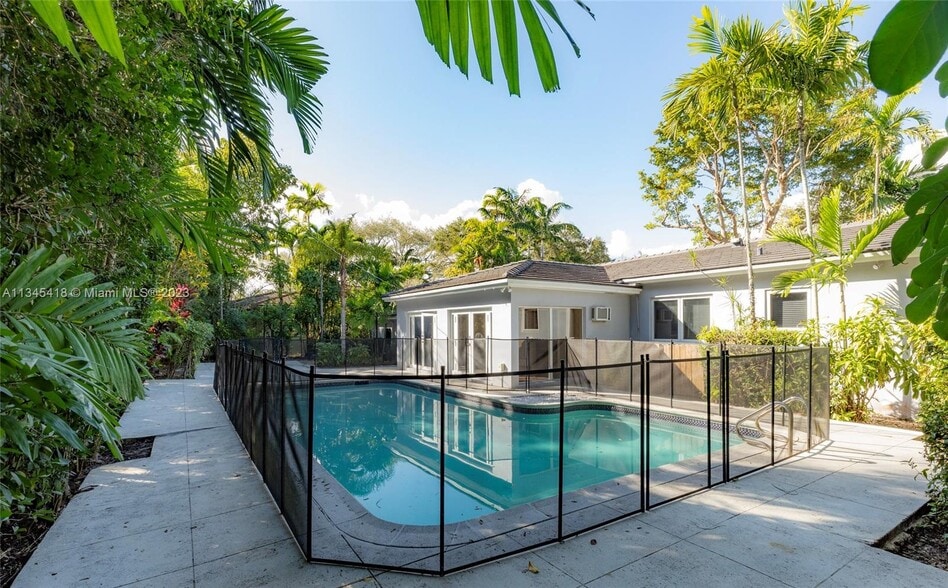 Building Photo - 1350 Mendavia Ave