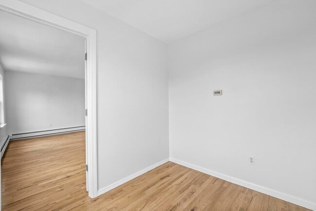 Building Photo - 282 St Pauls Ave