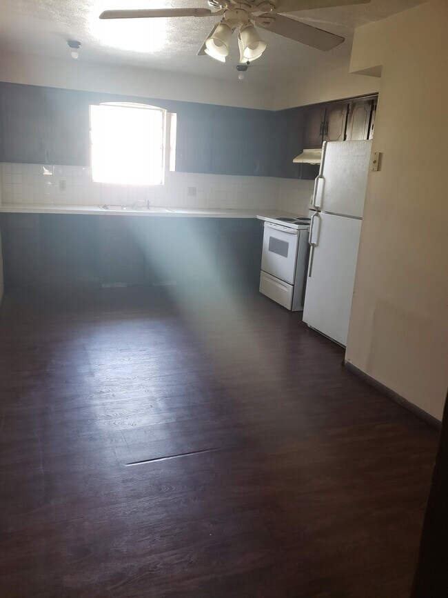 Building Photo - 2026 S Barcliff Ave