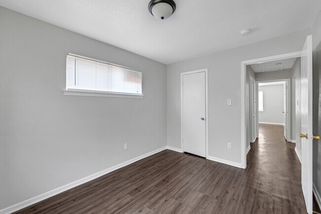 Building Photo - 5708 Pickfair St