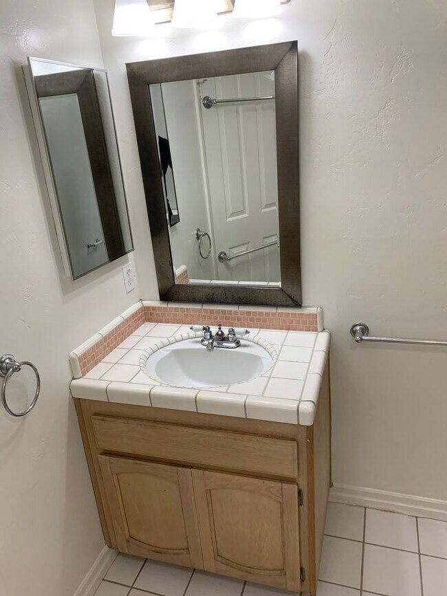 Building Photo - MIC