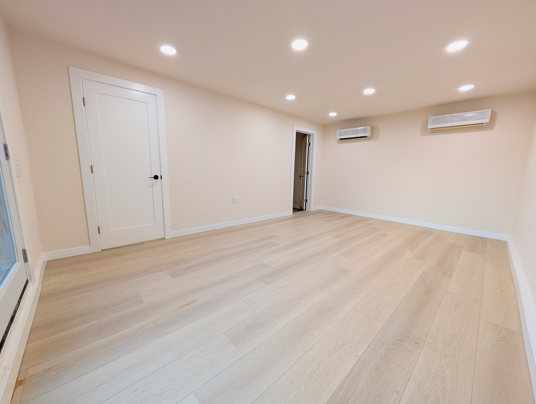 Building Photo - 18700 Collins St