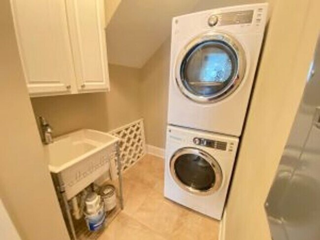 Building Photo - Live at the Saluda River Club