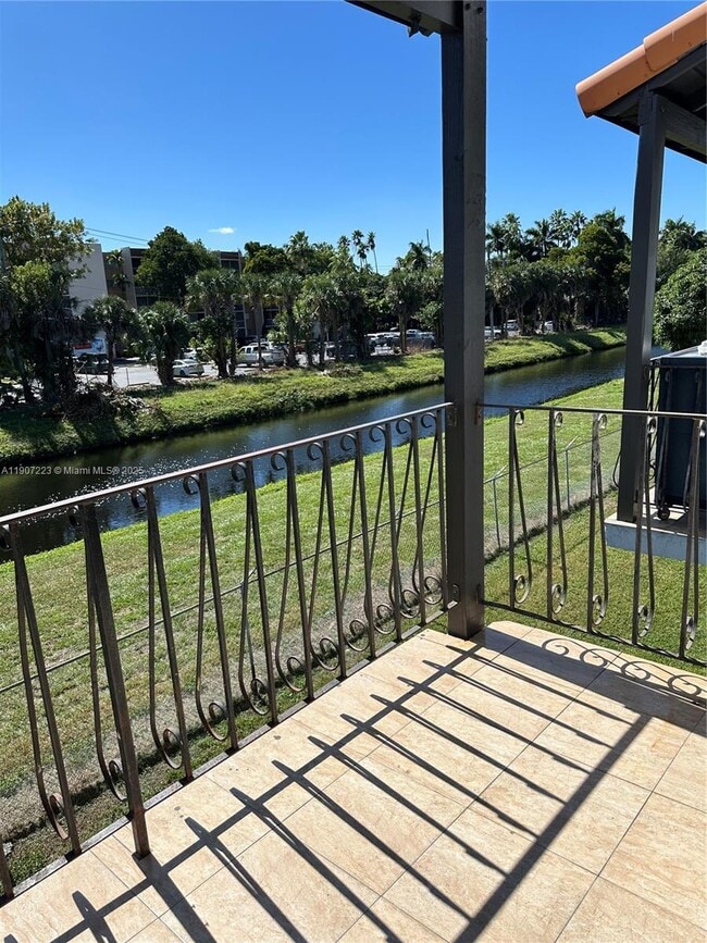 Building Photo - 1300 W 53rd St