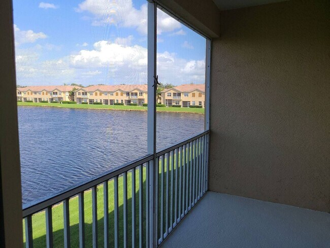Building Photo - 3 Bed/ 2 Bath Condo w/1 Car Garage $2,000 ...