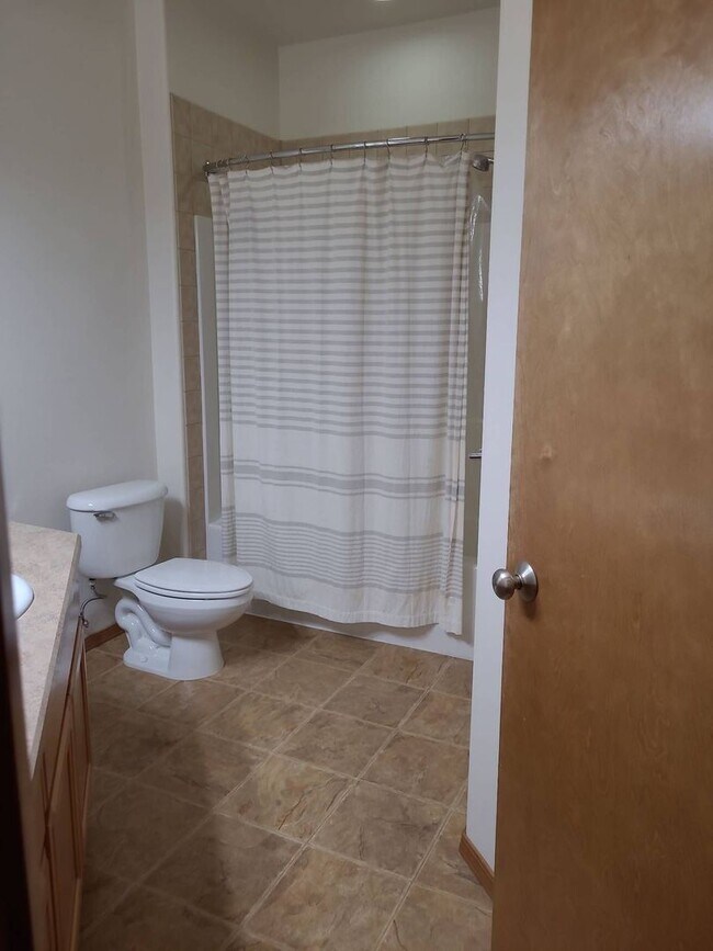 Building Photo - Cove West Neighborhood- Private Beach, Par...