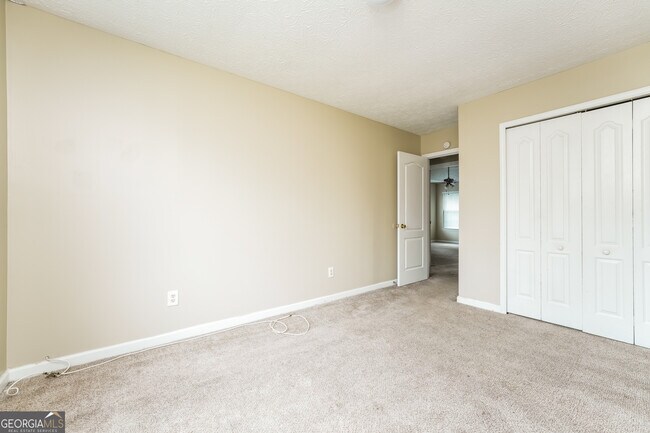 Building Photo - 5795 Meadowview Rd