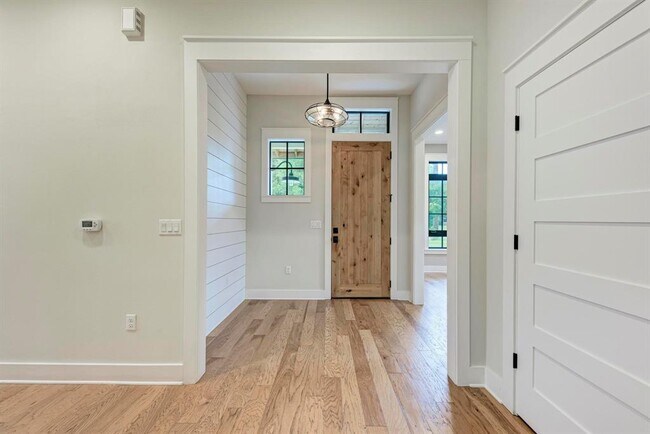 Building Photo - 1707 W St Johns Ave