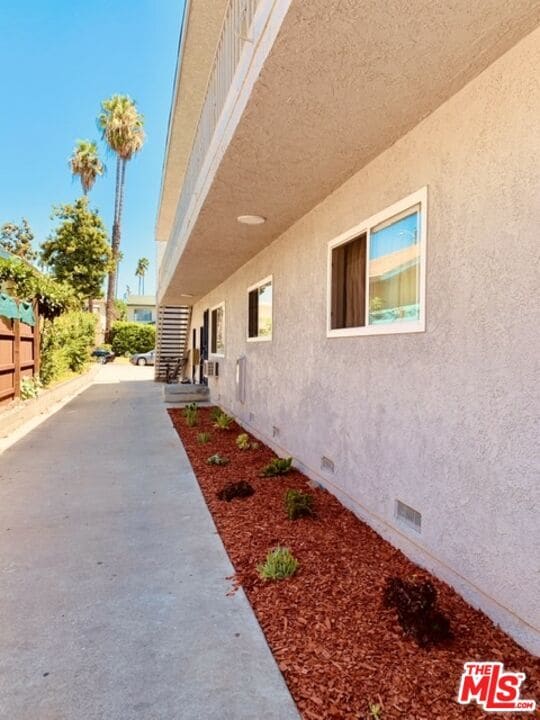 Building Photo - 1163 N Raymond Ave