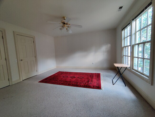 Building Photo - Room in Townhome on Presidents Dr