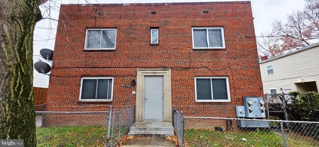 Building Photo - 3207 11th Pl SE