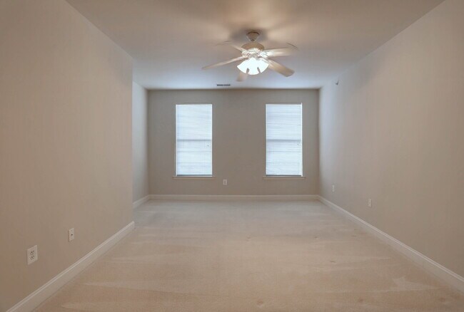 Building Photo - 2BD/2BA Fabulous River Hill Condo