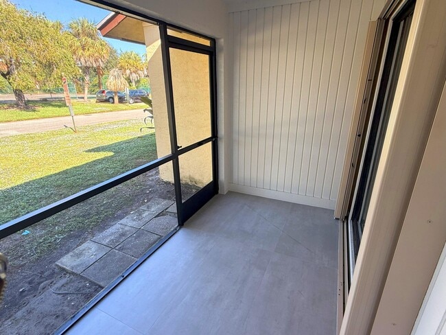 Building Photo - 440 Glenwood Dr