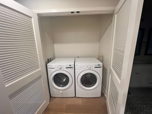 Building Photo - Brand New 2 bed 2 bath Townhome Rolling Hills Estates