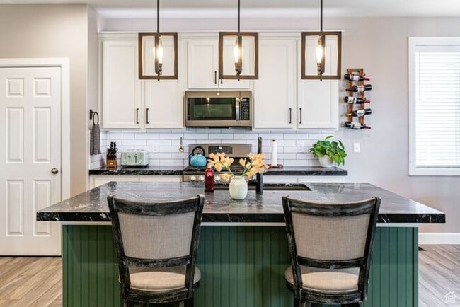 Building Photo - Awesome upgraded House w 2 car attached