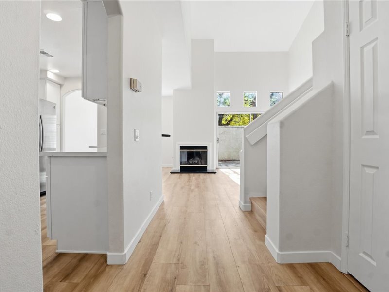 Building Photo - 356 Carrione Ct