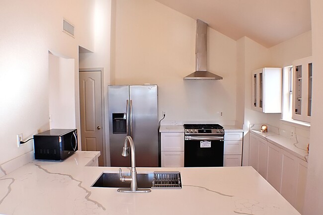 Building Photo - Beautiful Move-in Ready Home