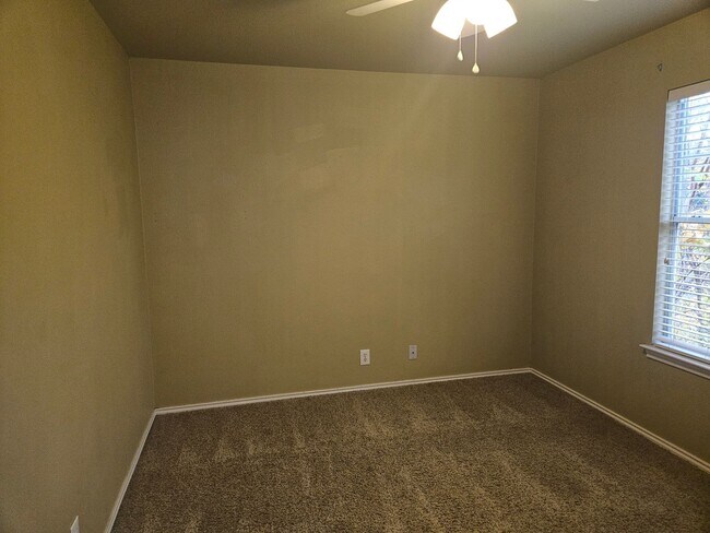 Building Photo - Garden Home in Gated Community