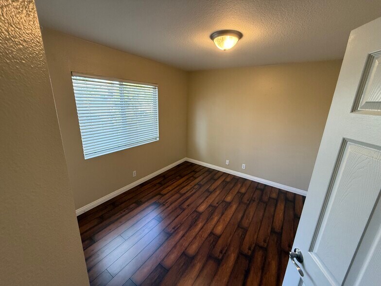 Building Photo - 748 North Siavohn Drive
