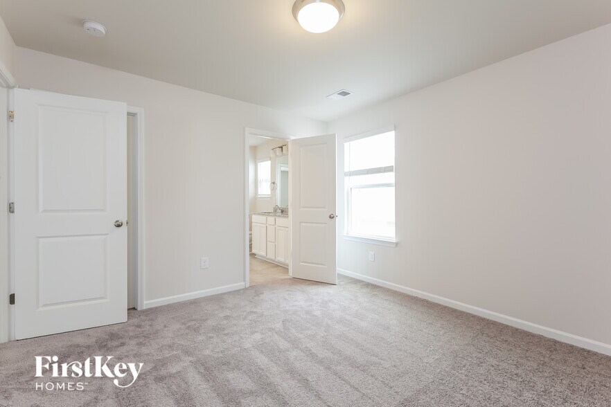 Building Photo - 1002 Mission Hill Ln