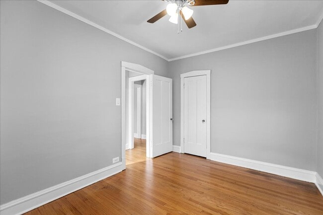 Building Photo - Large One Bedroom in Andersonville
