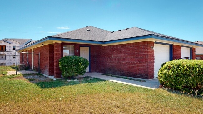 Primary Photo - 2 WEEKS FREE! ALL TILE 3 BEDROOM, 2 BATH, ...