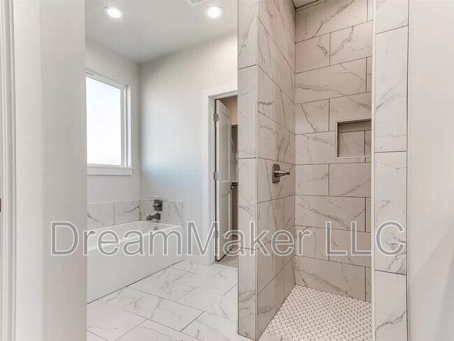 Building Photo - 2807 Clifton Ter