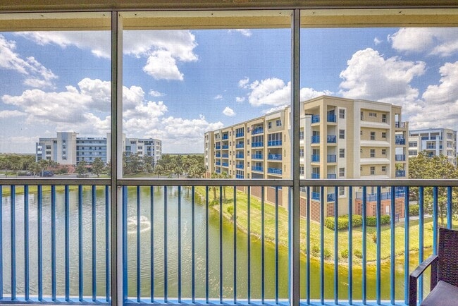 Building Photo - Beautiful 3 Bed 2 Bath Ocean Walk Condo