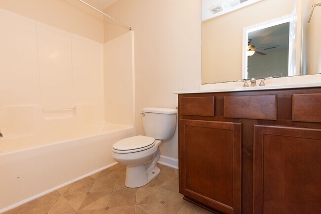 Building Photo - Looking for a townhome in Hubert?