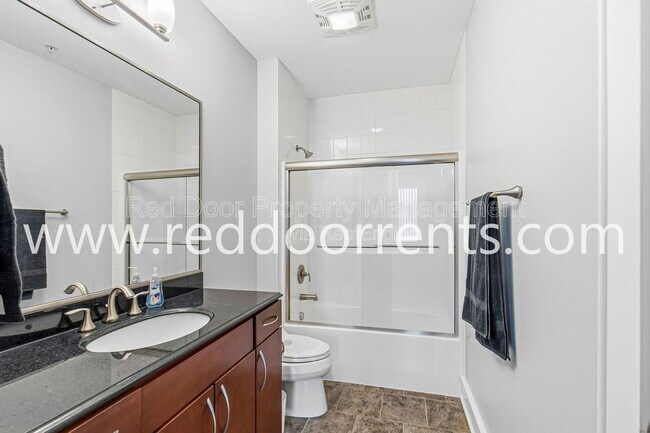 Building Photo - 802 N Meridian St