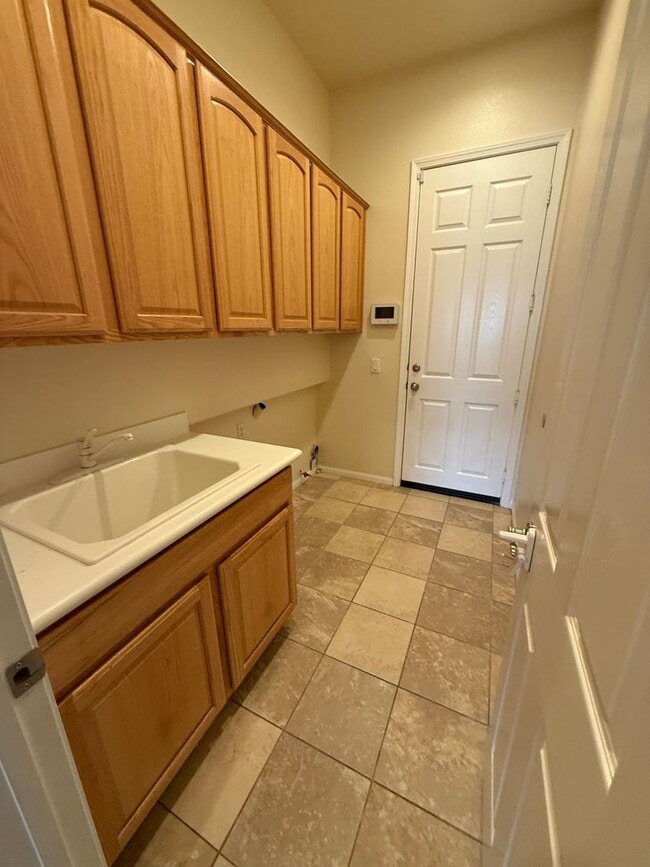 Building Photo - Apple Valley Estates- Gated Community- Beautiful 4 Bedrooms, 3 Bathrooms