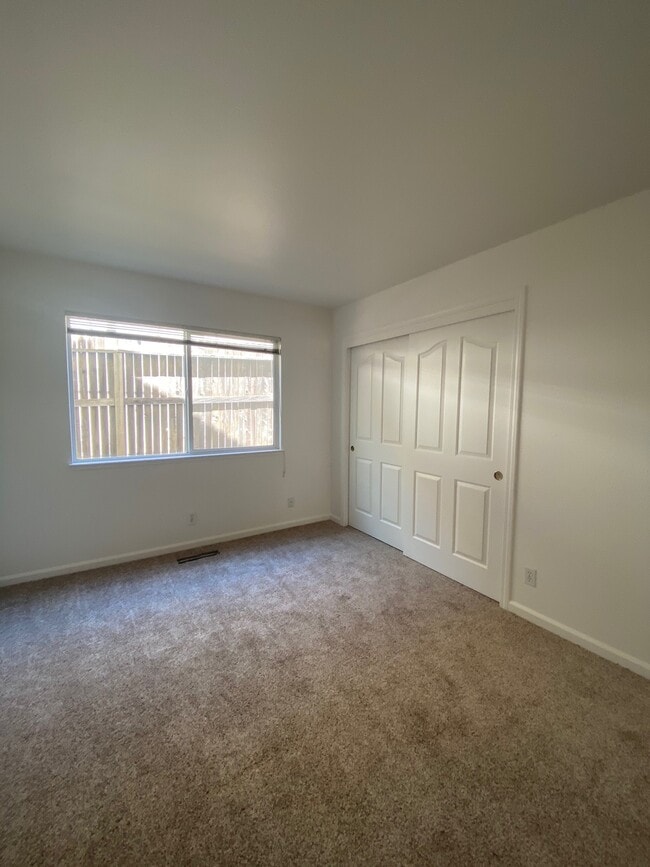 Building Photo - 331 Vistamont Dr