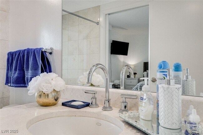 Building Photo - 222 Karen Ave