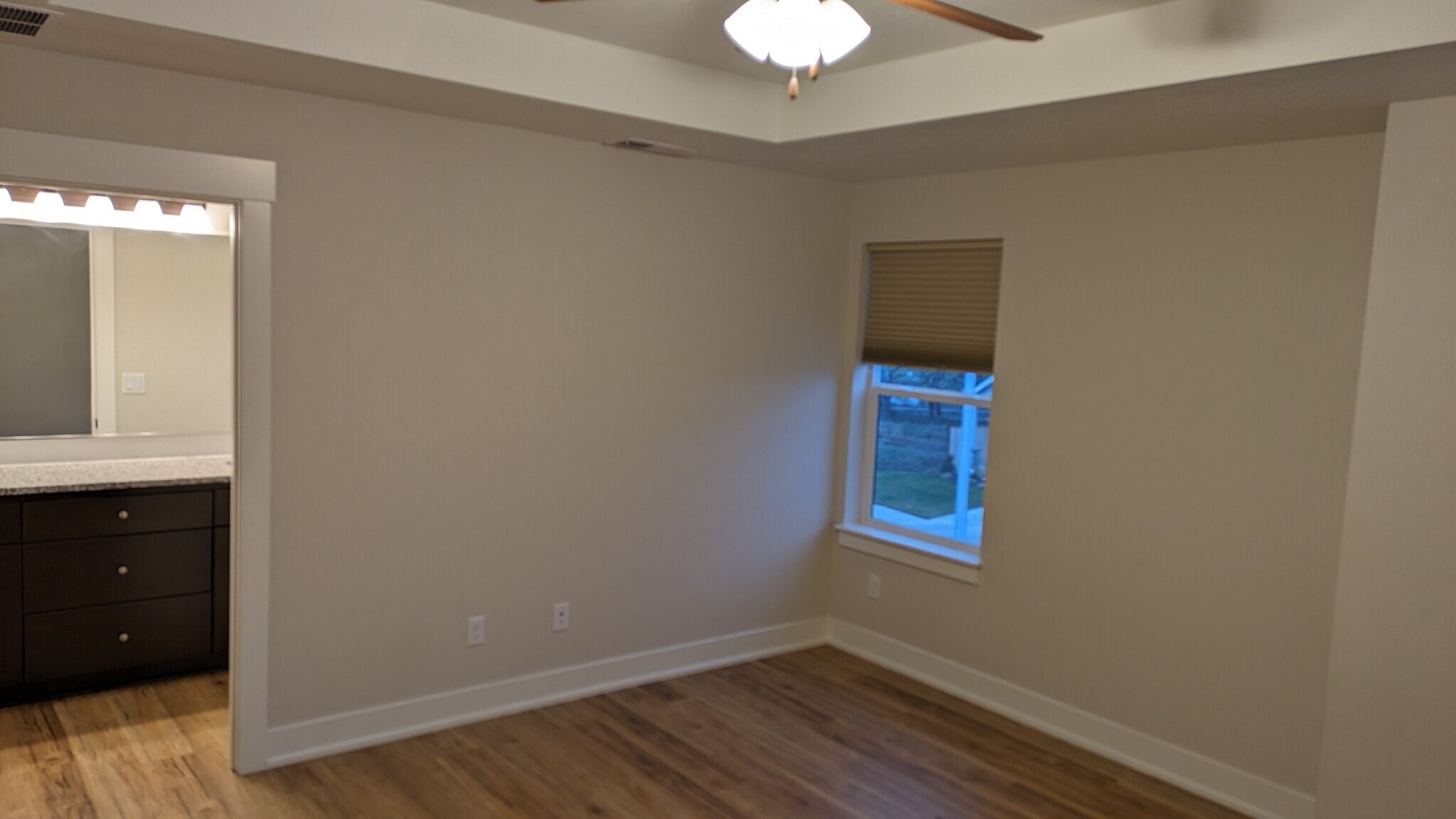 Primary Bedroom - 643 NE Kerns Dr