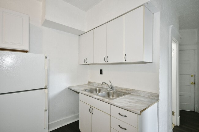 Building Photo - 511 Main St