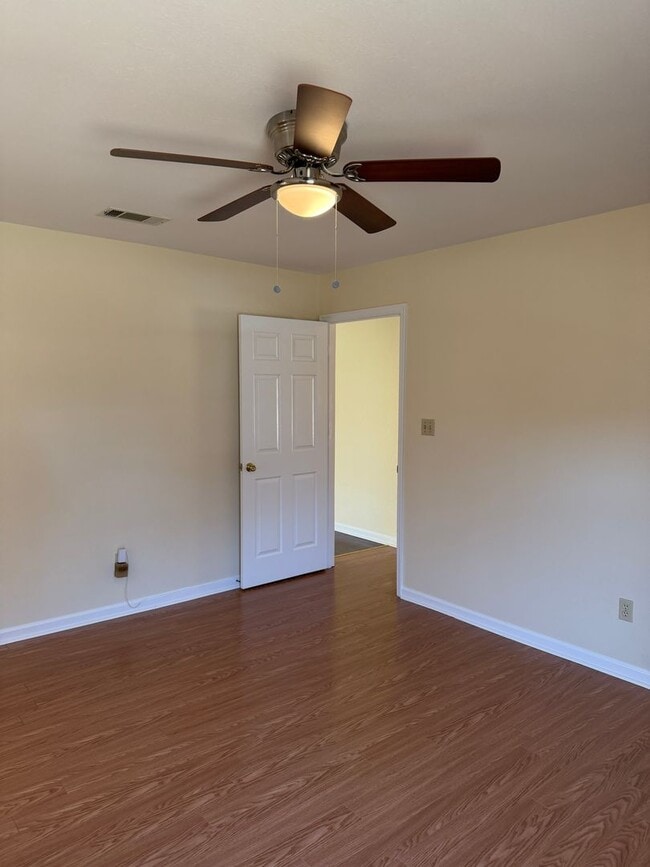 Building Photo - Beautiful Updated Ranch Style Home