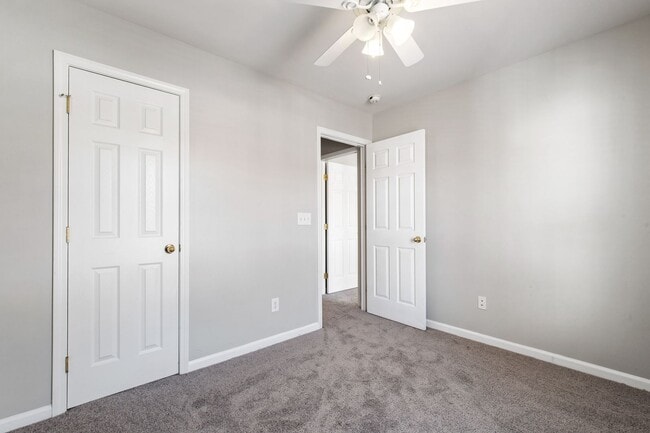 Building Photo - Beautiful End-Unit Townhome in Sought-After Breckenridge!