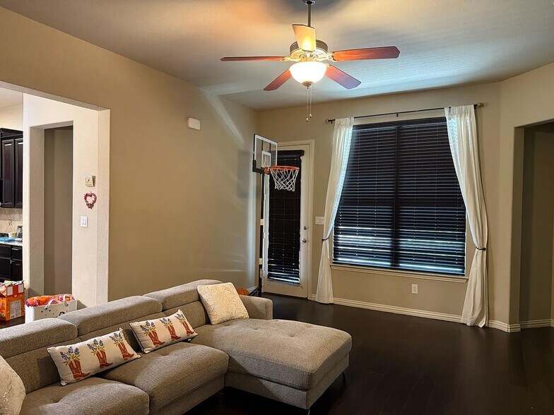 Living room - access to back patio - 12372 Payne St