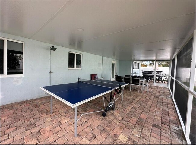 Building Photo - 356 Granada St