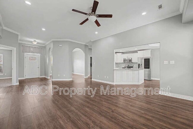 Building Photo - 1501 S Breckenridge Loop