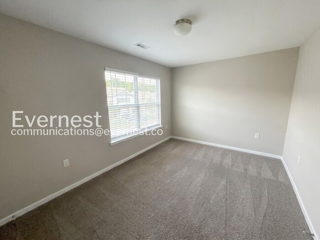 Building Photo - Limited Time Special Offer / 3 Bed, 2.5 Bath Home with Garage / Pet-Friendly / Vouchers Accepted ...
