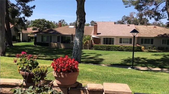 Building Photo - 5201 Thorn Tree Ln