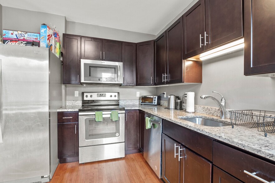 Primary Photo - 139 Adams St