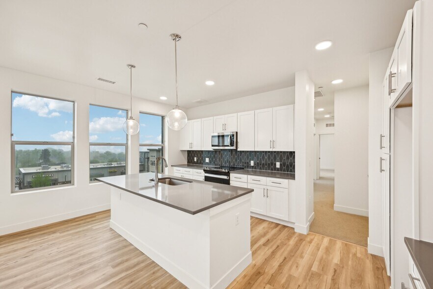 Building Photo - 2899 W 52nd Ave