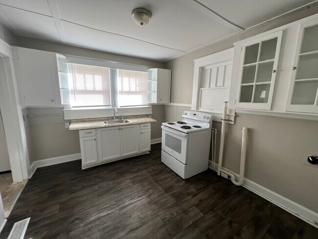 Building Photo - 8209 3rd Ave S